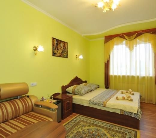 CROWN HOTEL