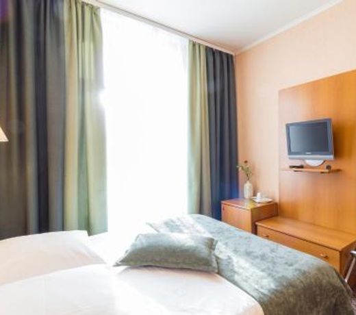 Equator Hotel