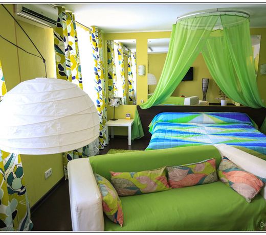 Hotel "Otel flowerS"