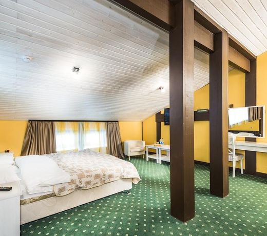 HAMILTON HOTEL