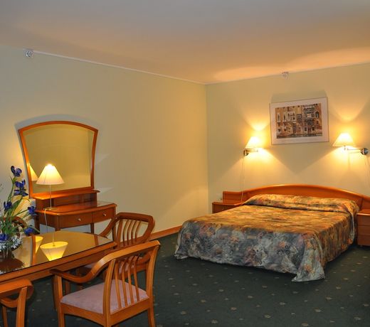 West Hotel