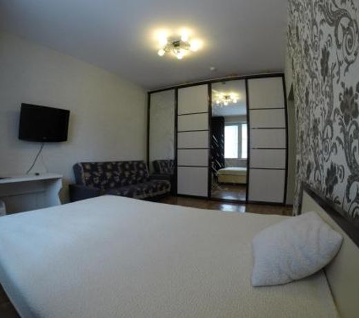 Edem Praviy Bereg