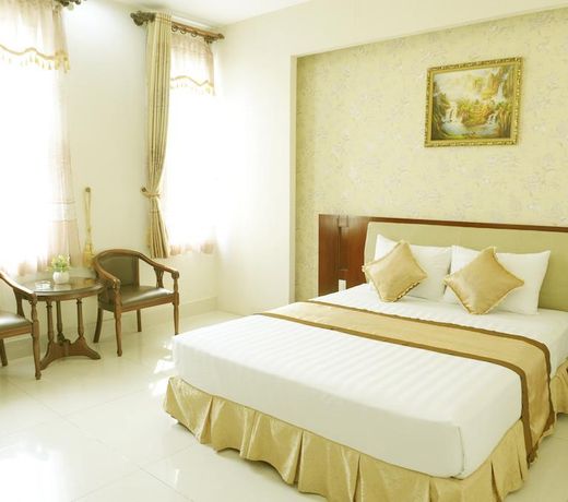 Holiday Hotel