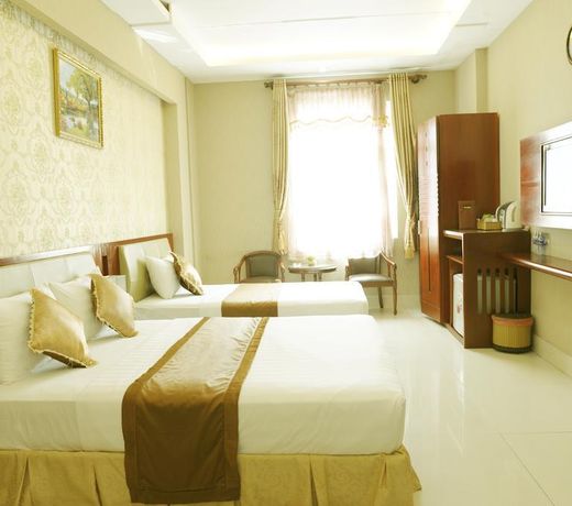 Holiday Hotel