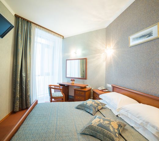 Empire Hotel