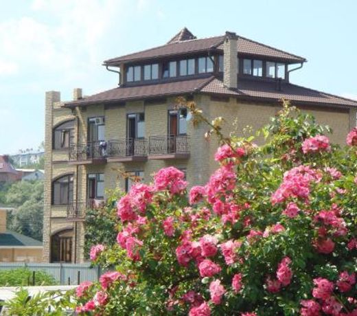 Guest House on Zemlyanichnaya