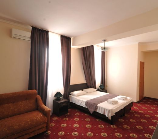Maksimus Hotel