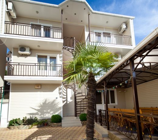 Lera Guest House