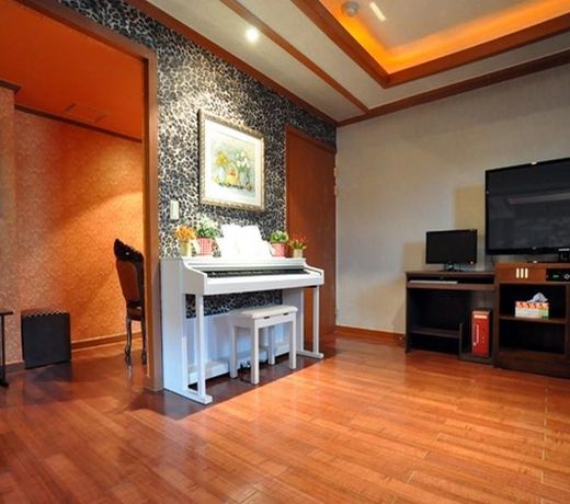 Goodstay Riviera Hotel