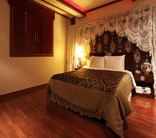 Goodstay Riviera Hotel