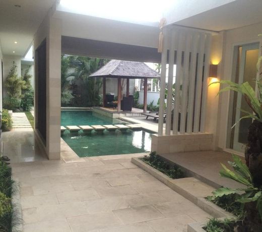 Apple Villas & Apartments