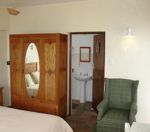 ON THE BAY GUESTHOUSE