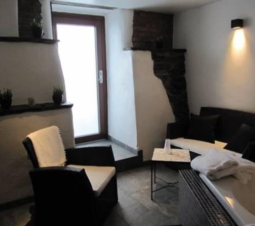 IQ SUITES