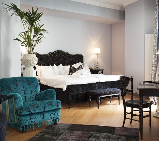 Dorsia Hotel & Restaurant