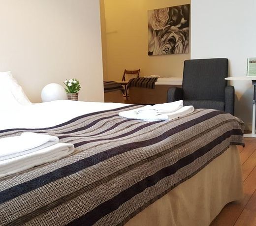 Guesthouse Eleven Hotel