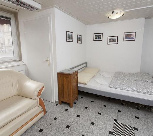 Hostel 24