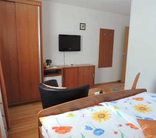 Apartments and Rooms Tavcar
