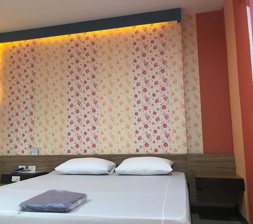 Lux Inn