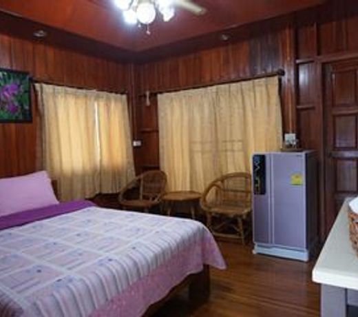 Settee Homestay