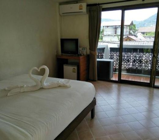 Holiday Park Hotel