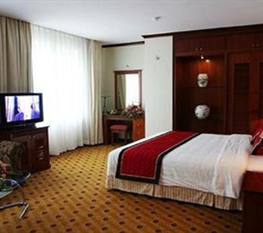 Sunny Hotel 1