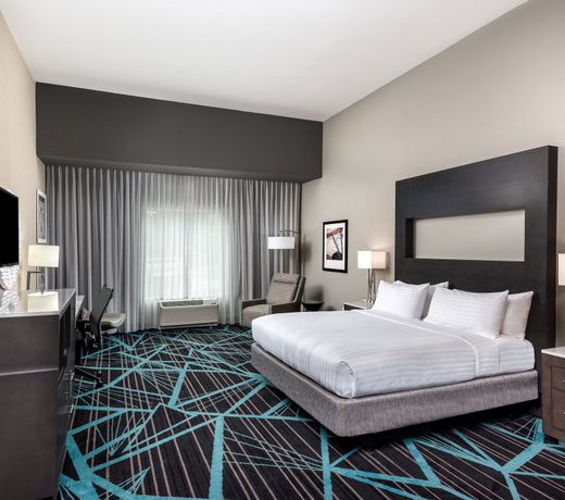 Holiday Inn Express & Suites - Charlotte Airport, an IHG Hotel