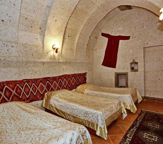 Anatolia Raymonde Cave House