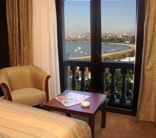 Paradise Island Hotel