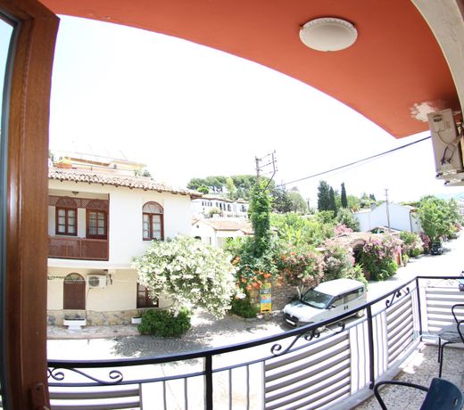 Rebetika Hotel & bistro