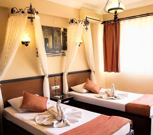 DREAMS HOTEL