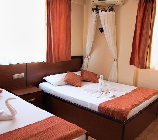 DREAMS HOTEL