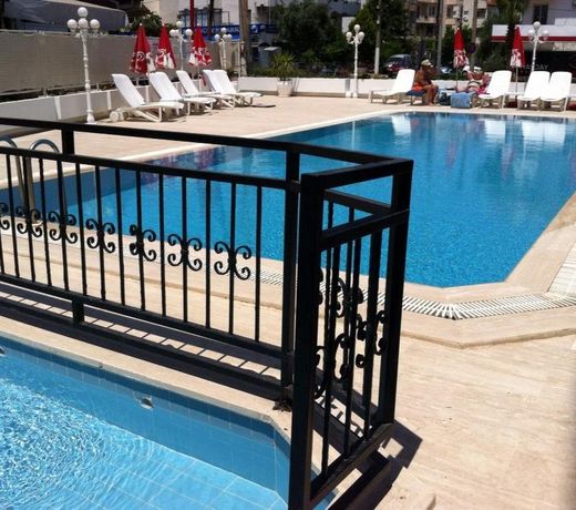 Oasis Hotel
