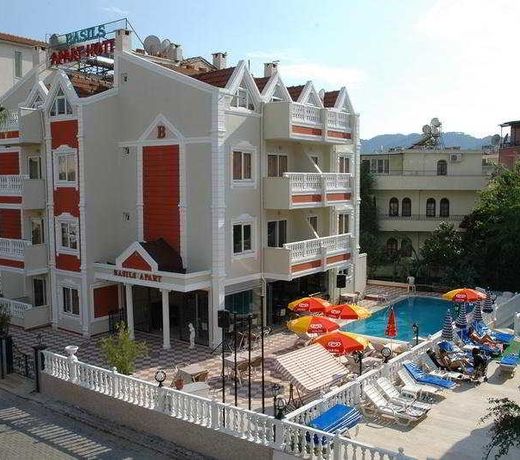 Basil's Apart Hotel