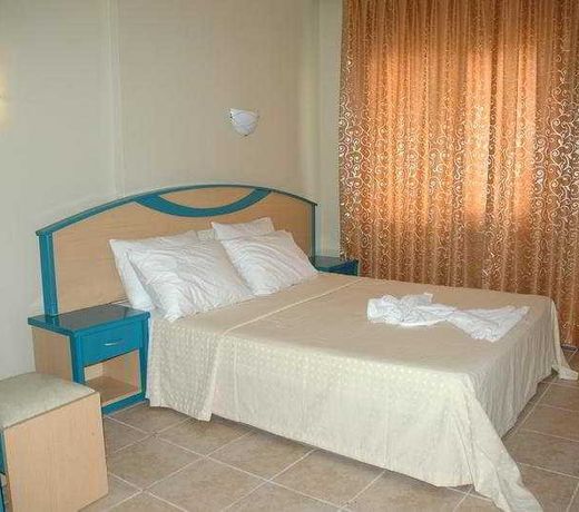 Basil's Apart Hotel
