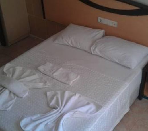 Basil's Apart Hotel