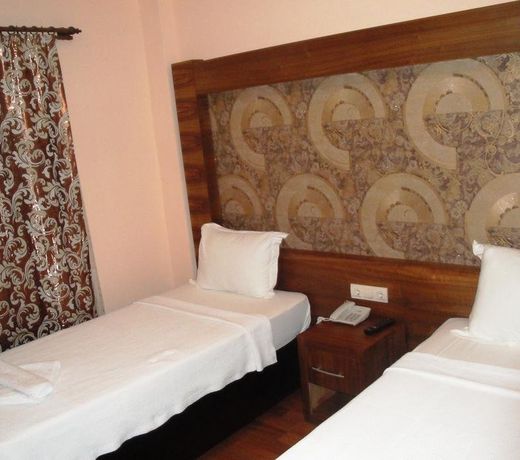 Dinara Hotel