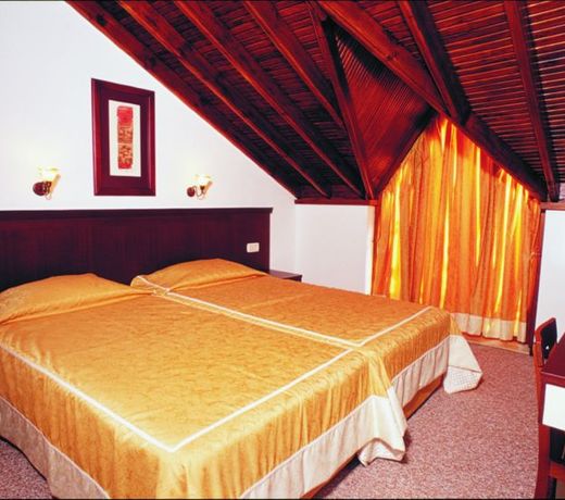 Anita Kemer Noch Hotel