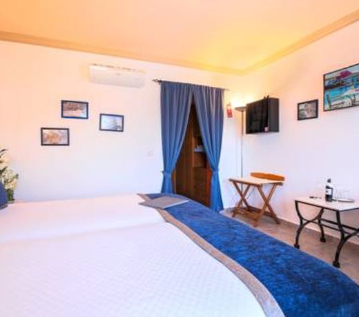 Hadrian Hotel
