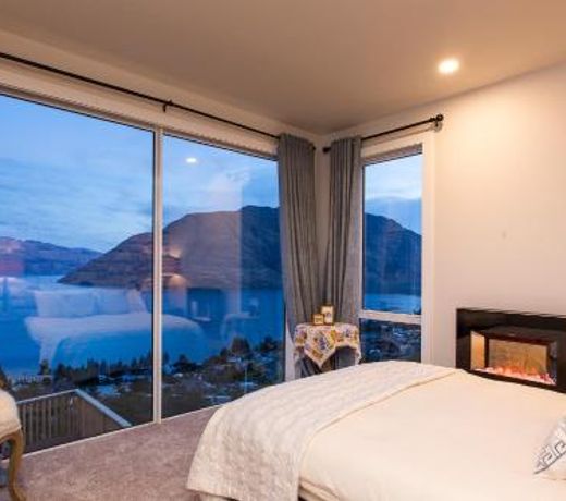 DH Lakeview Villa