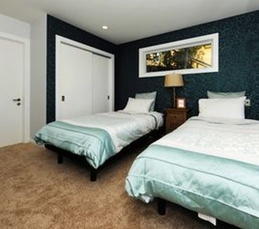 DH Lakeview Villa