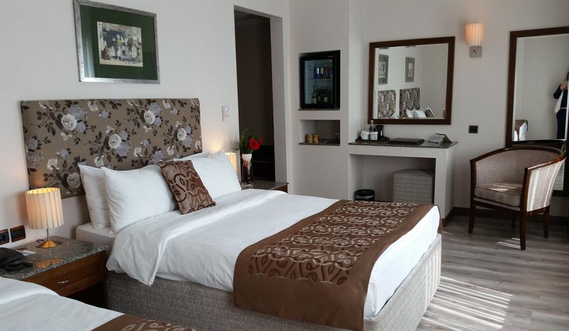 Adela Hotel