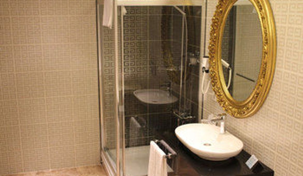 Adela Hotel