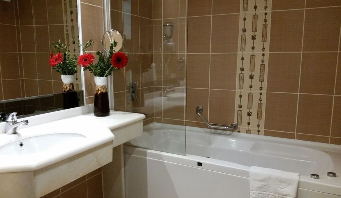 Adela Hotel
