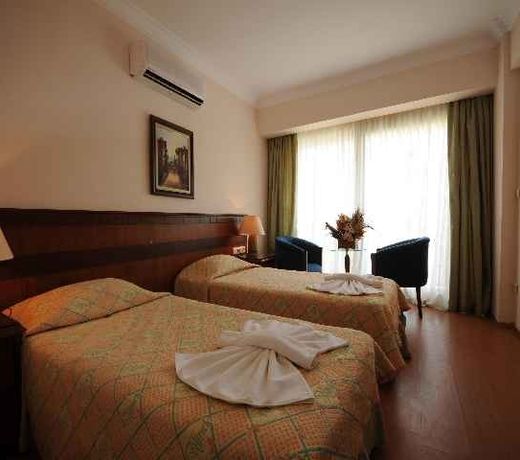 HOTELUS ROYAL