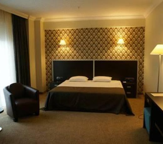 Ener Old Castle Resort Hotel