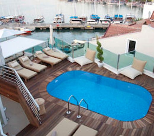 Alesta Yacht Hotel