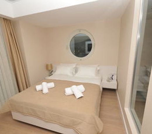 Alesta Yacht Hotel
