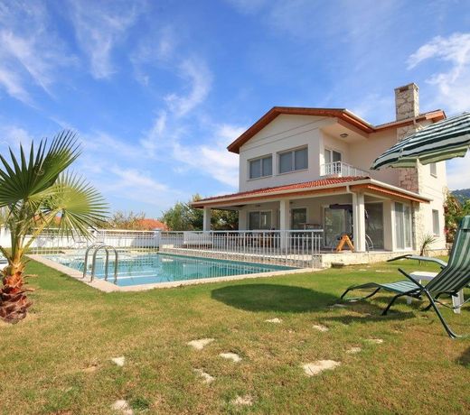 Crescent Villa