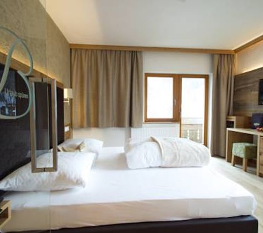 Tilia living