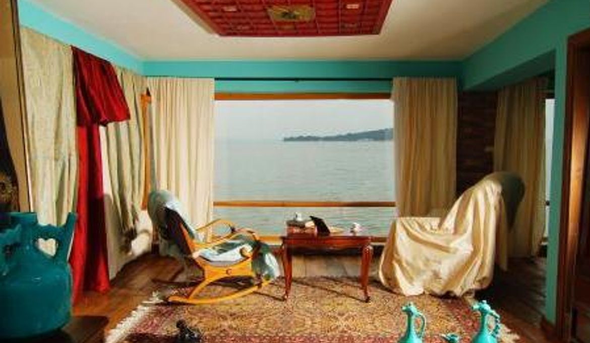 Aya Nikola Otel